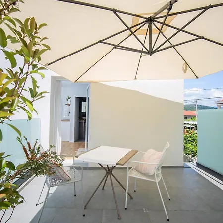 Yucca, 2-min To The And 5 To Apartament Trogir