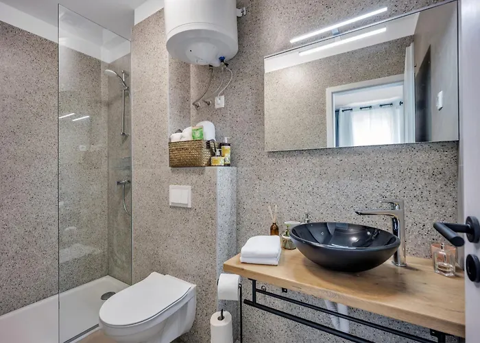 Yucca, 2-min To The And 5 To