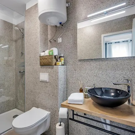 Yucca, 2-min To The And 5 To