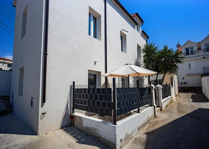 Yucca, 2-min To The And 5 To Daire Trogir