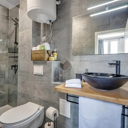 Apartment Yucca, 2-min To The And 5 To Trogir