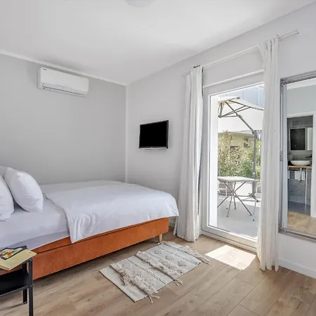 Yucca, 2-min To The And 5 To Apartment Trogir